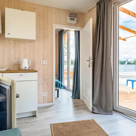 Stunning In With 1 Bedrooms *