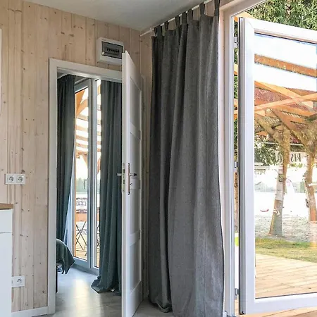 Stunning In With 1 Bedrooms
